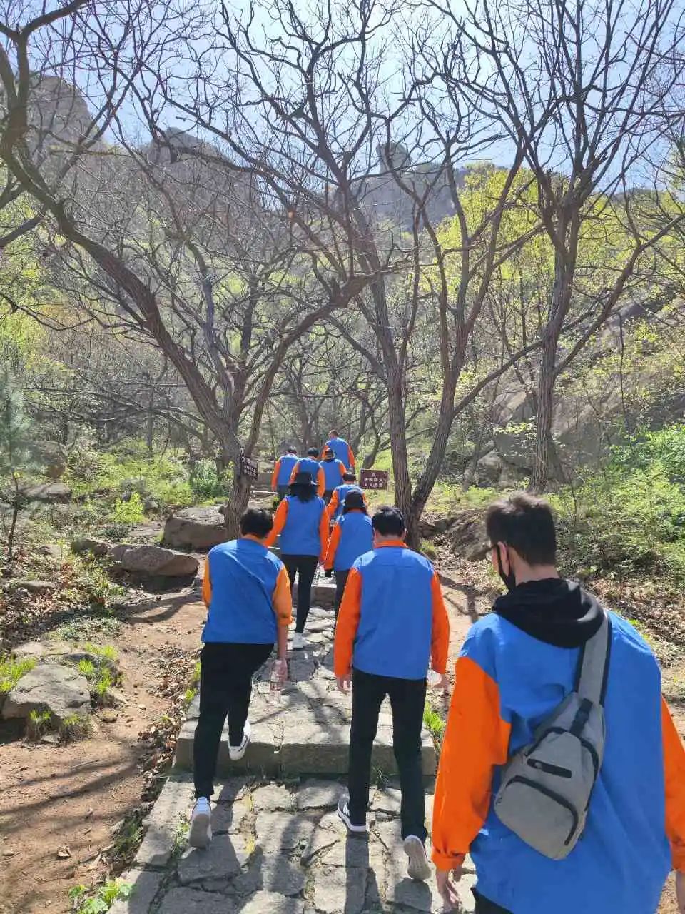 潔晶集團(tuán)組織“傳遞青春正能量,共筑潔晶百年夢(mèng)”青年團(tuán)建活動(dòng)