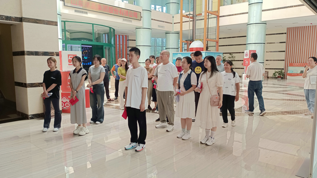 20240817潔晶集團舉行2024年職工子女高考獎學金發放儀式4