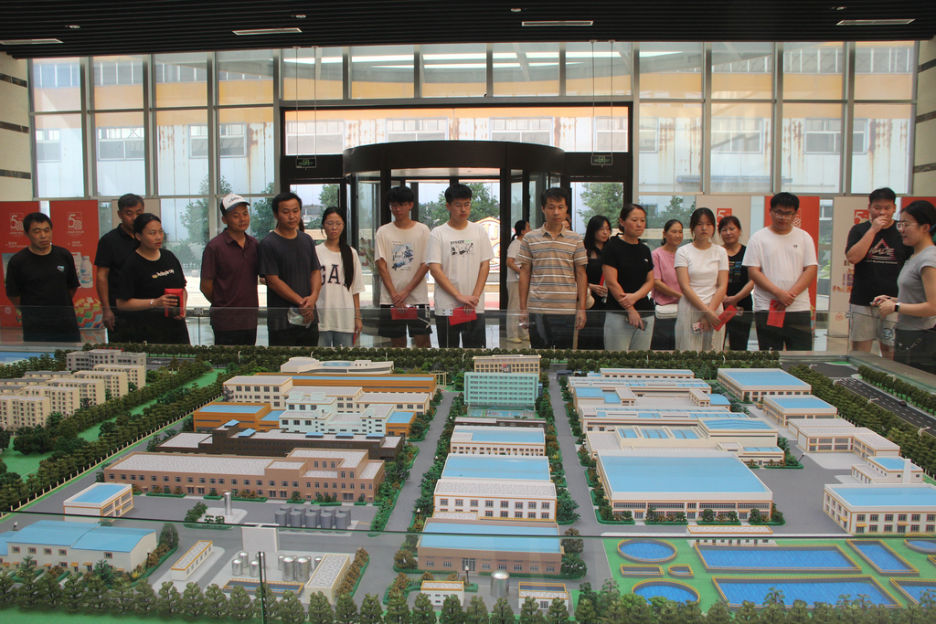 20250819情系職工子女 助力夢想啟航——潔晶集團(tuán)舉行職工子女高考獎學(xué)金發(fā)放儀式4_1 20250819情系職工子女 助力夢想啟航——潔晶集團(tuán)舉行職工子女高考獎學(xué)金發(fā)放儀式4_1