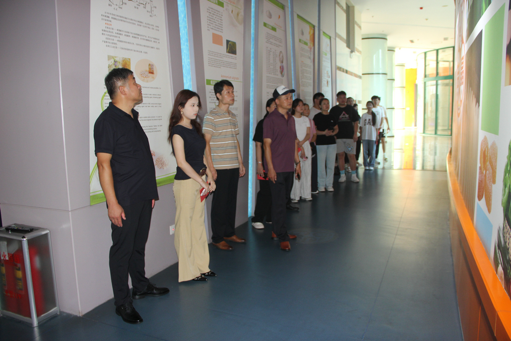 20250819情系職工子女 助力夢想啟航——潔晶集團(tuán)舉行職工子女高考獎學(xué)金發(fā)放儀式5_1 20250819情系職工子女 助力夢想啟航——潔晶集團(tuán)舉行職工子女高考獎學(xué)金發(fā)放儀式5_1