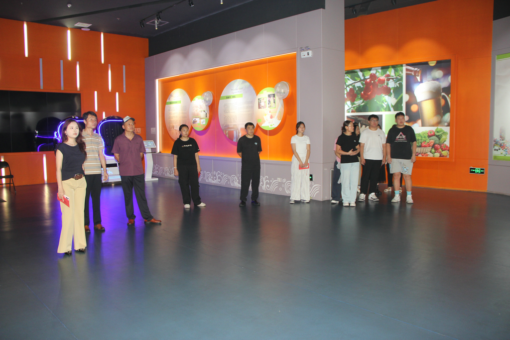 20250819情系職工子女 助力夢想啟航——潔晶集團(tuán)舉行職工子女高考獎學(xué)金發(fā)放儀式6_1 20250819情系職工子女 助力夢想啟航——潔晶集團(tuán)舉行職工子女高考獎學(xué)金發(fā)放儀式6_1