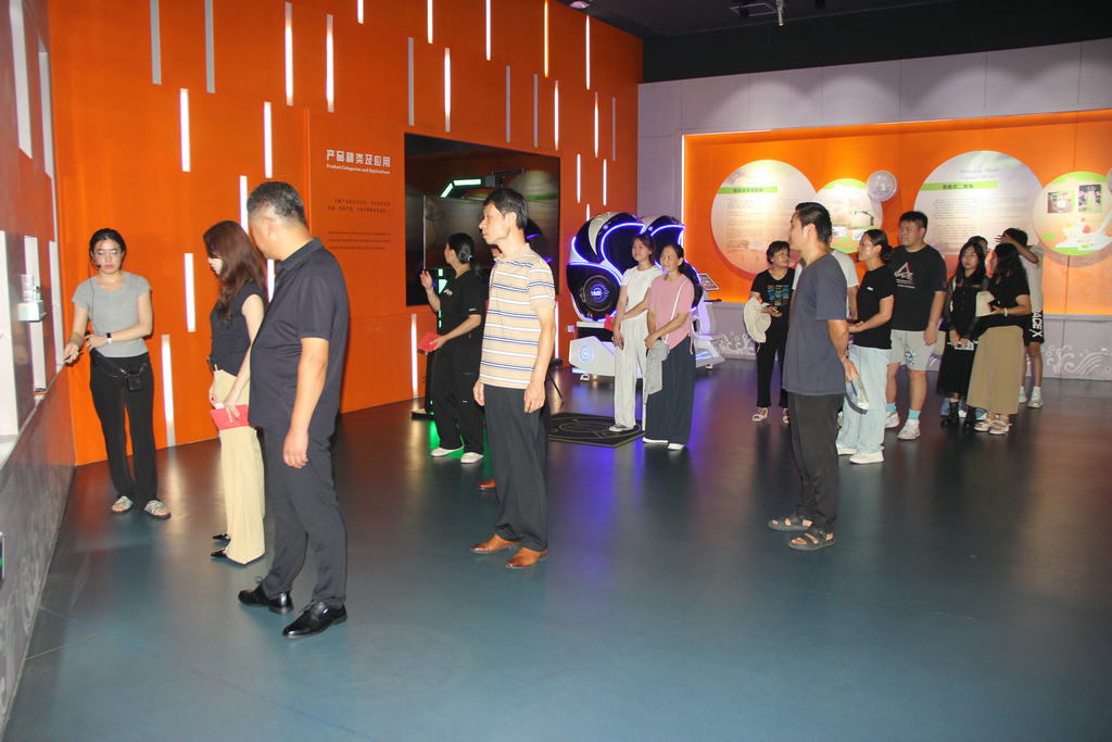 20250819情系職工子女 助力夢想啟航——潔晶集團(tuán)舉行職工子女高考獎學(xué)金發(fā)放儀式7_1 20250819情系職工子女 助力夢想啟航——潔晶集團(tuán)舉行職工子女高考獎學(xué)金發(fā)放儀式7_1